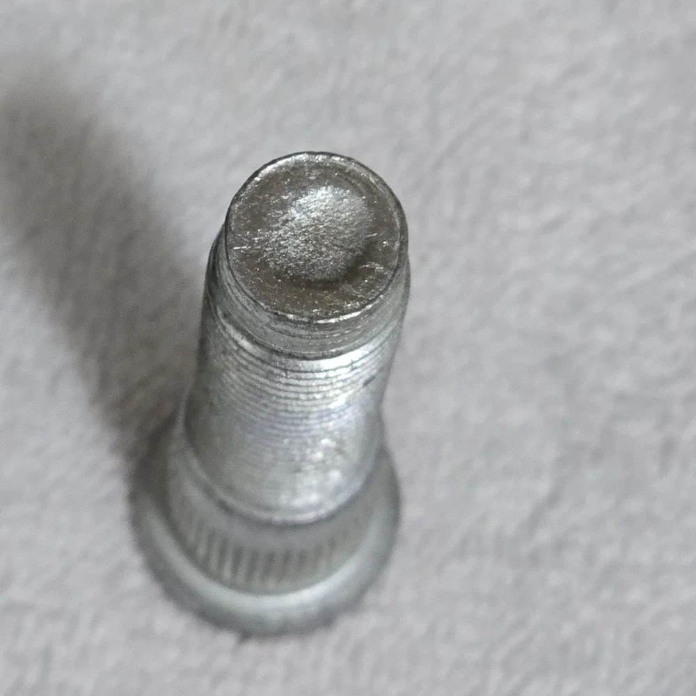Dorman 610-389 9/16-18 Serrated Wheel Stud  0.666 in. Knurl, 2-5/16‎ in. 5 Pack